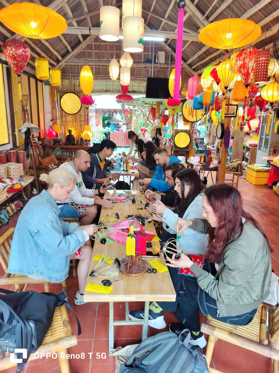 Lớp học lồng đèn và Thuyền thúng